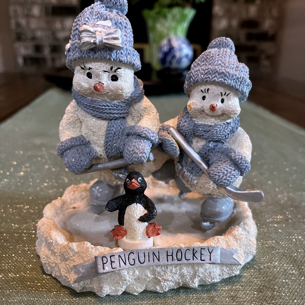 Snow Buddies Penguin Hockey Snowmen Ice Rink HOCKEY STICKS & SKATES 1999